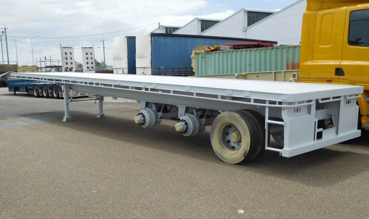 Shows a tri-axle trailer like the one involved in the incident